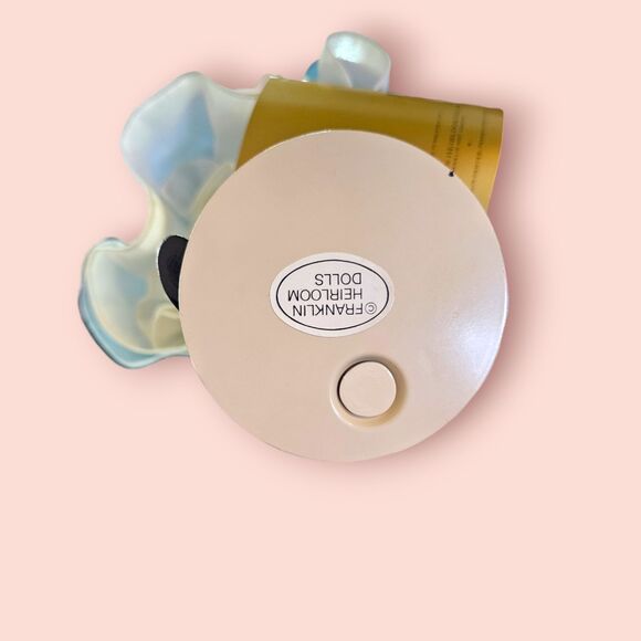 Franklin Mint Alice in Wonderland Heirloom doll - Picture 4 of 7